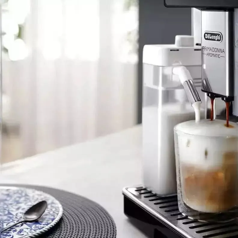 Set brocca LatteCrema Cool con 4 bicchieri DeLonghi Rivelia e PrimaDonna DLSC032 AS00006309