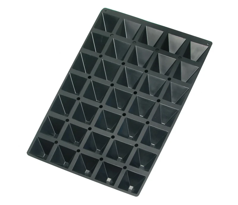 Stampo a piramide LACOR con 35 cavità nero 66768